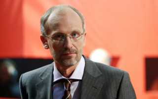 Снова холост: телеведущий Александр Гордон развелся с молодой женой